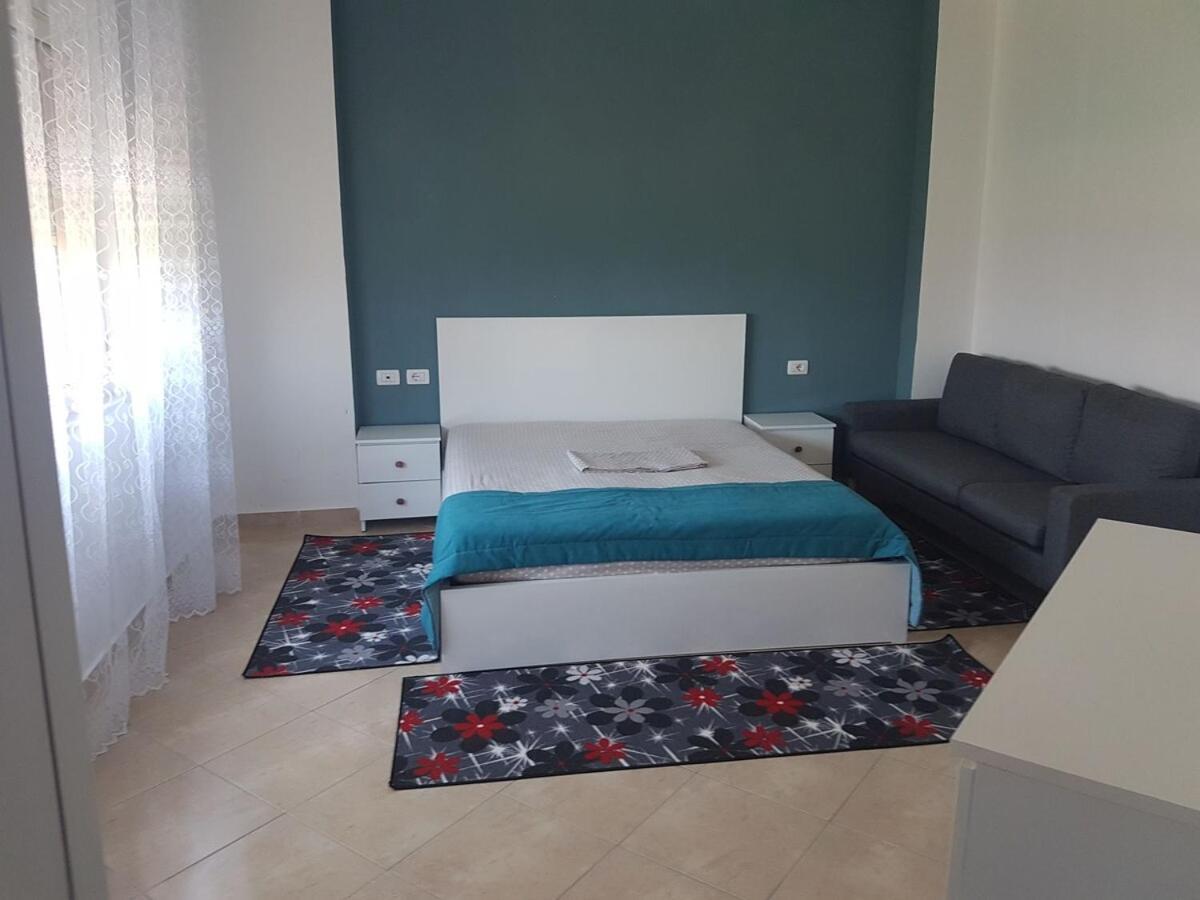 Apartment 3-in Front Of In Plepa